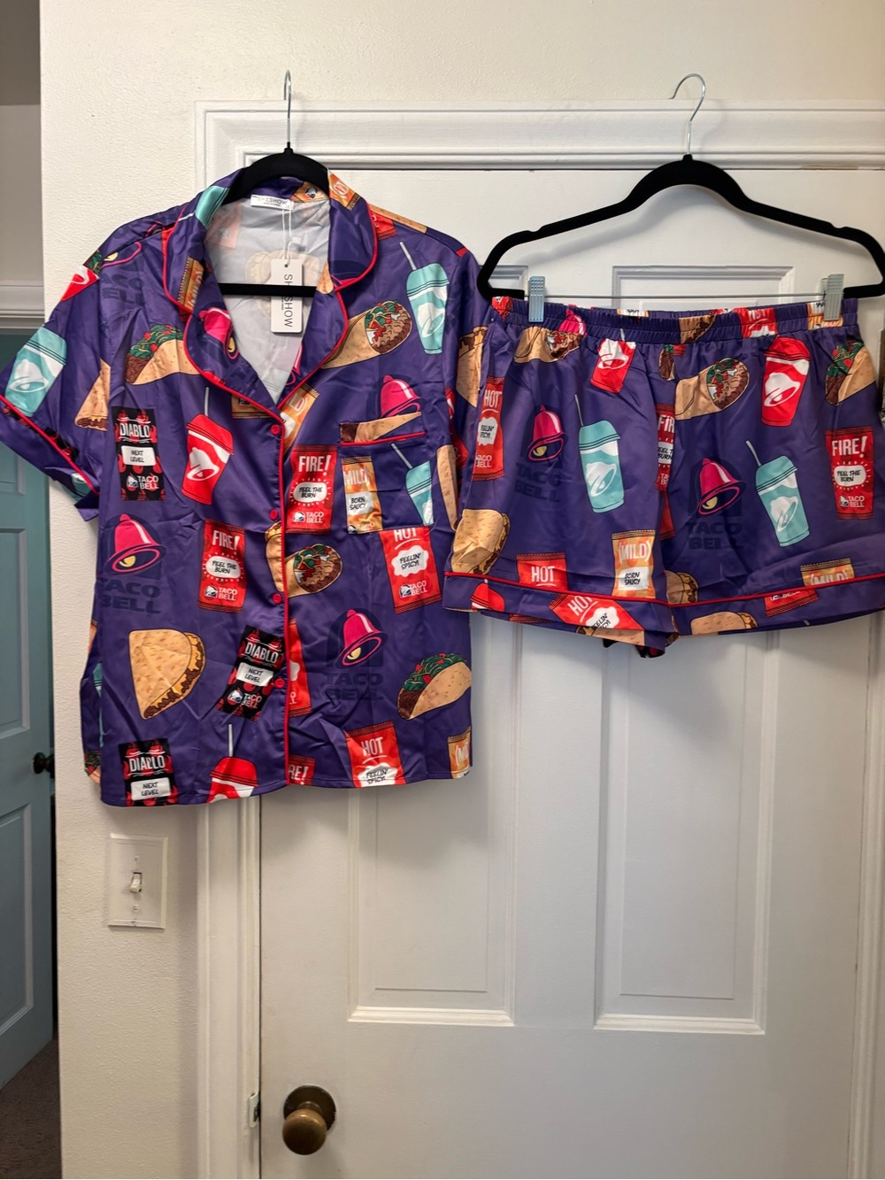 Sheshow Women’s Taco Bell Purple Pajama Set
Size Large